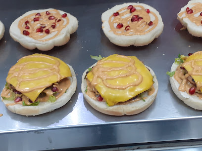 كافتيريا وشاورما الشيف - Al Jumum - +966 53 664 8547